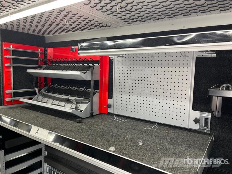 Freightliner MT55 هيكل صندوقي