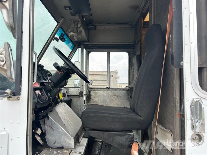 Freightliner MT55 박스 바디