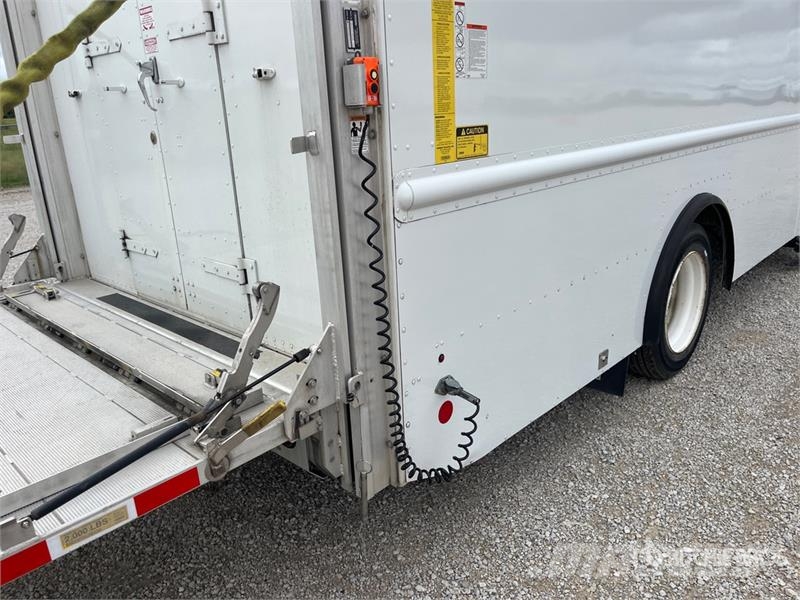 Freightliner MT55 هيكل صندوقي