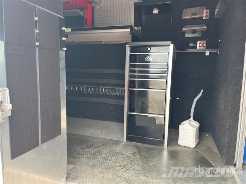 Freightliner MT55 هيكل صندوقي