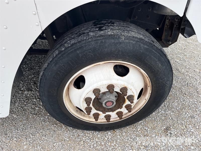 Freightliner MT55 هيكل صندوقي