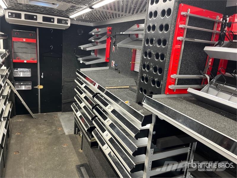 Freightliner MT55 هيكل صندوقي