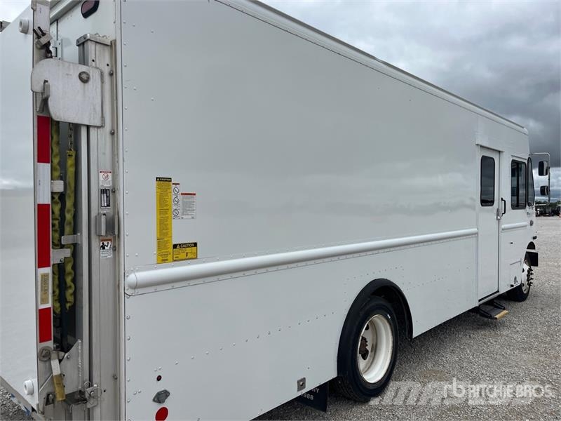 Freightliner MT55 هيكل صندوقي