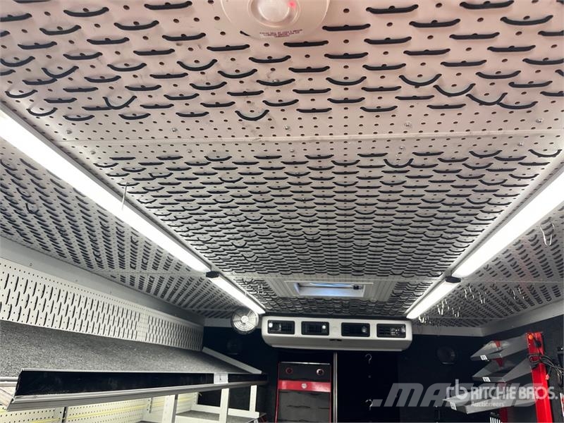 Freightliner MT55 هيكل صندوقي