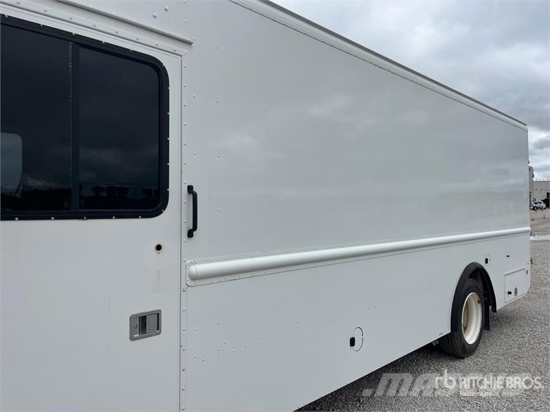 Freightliner MT55 هيكل صندوقي
