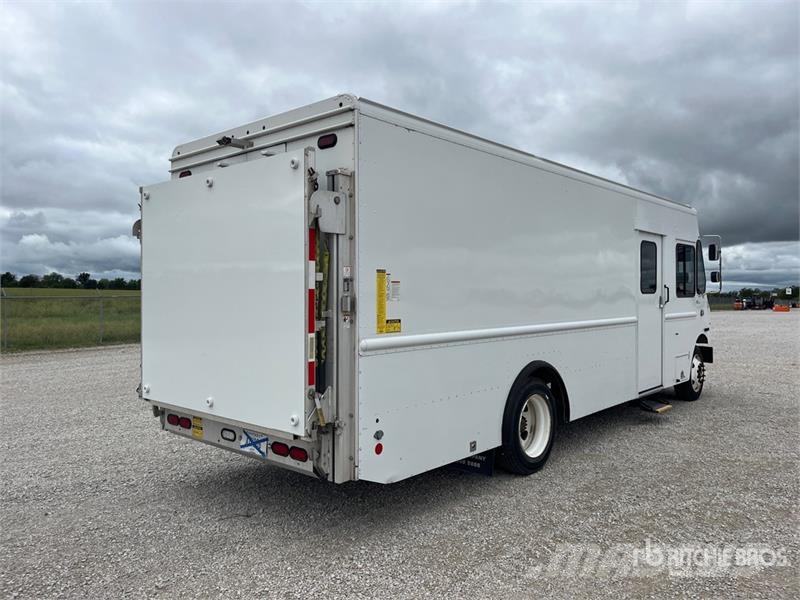 Freightliner MT55 هيكل صندوقي