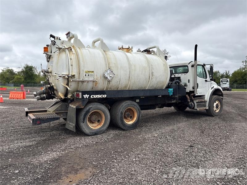 Freightliner on  Freightliner M2 106 6x4 Vacuum Tanker Truck شاحنات مزدوجة / خلخلة