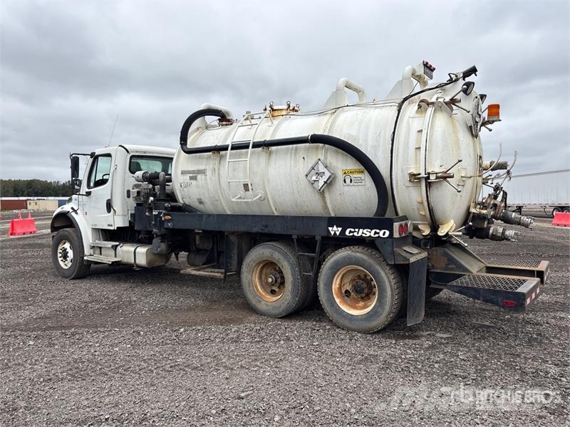 Freightliner on  Freightliner M2 106 6x4 Vacuum Tanker Truck شاحنات مزدوجة / خلخلة