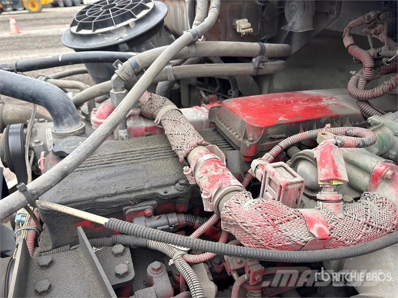 Freightliner on  Freightliner M2 106 6x4 Vacuum Tanker Truck شاحنات مزدوجة / خلخلة