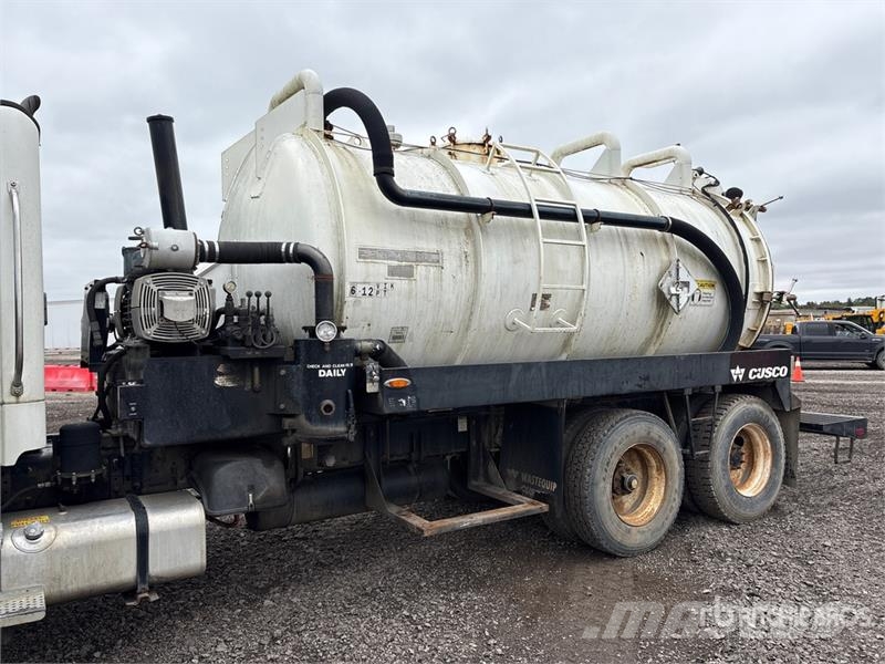 Freightliner on  Freightliner M2 106 6x4 Vacuum Tanker Truck شاحنات مزدوجة / خلخلة