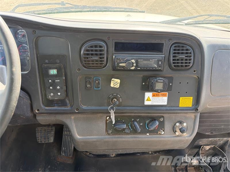 Freightliner Saf-T-Liner C2 4x2 28-Seat Transit Bus Mini autobusi