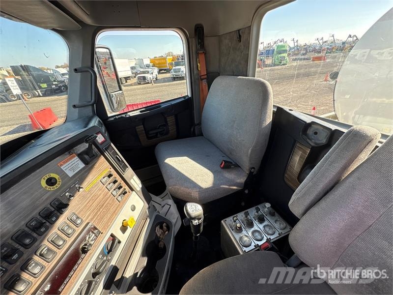 Freightliner SD122 10x4 Tanker Truck Säiliöautot