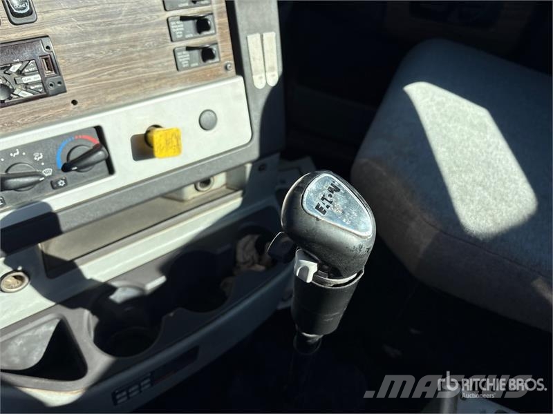 Freightliner SD122 10x4 Tanker Truck Säiliöautot