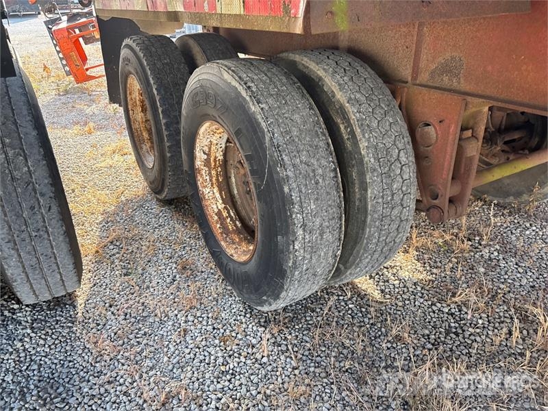 Fruehauf 24 ft T/A Quarter Frame End Dump Trailer Sora- ja kippiperävaunut