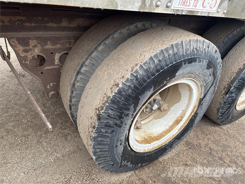 Fruehauf FB8-F2-42-ST 42 ft x 96 in T/A Van Trailer Skappåbygg