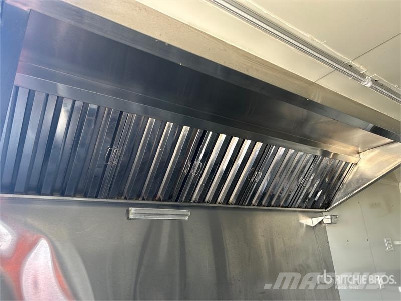 FUD 14 ft T/A Food Concession Trailer مقطورات أخرى