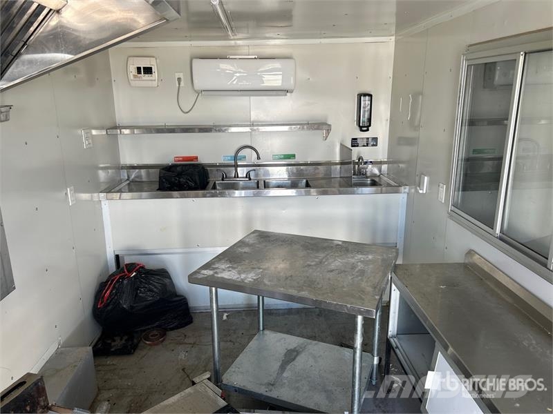FUD 14 ft T/A Food Concession Trailer مقطورات أخرى