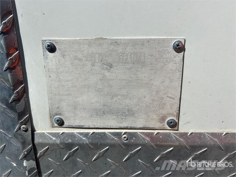 FUD 14 ft T/A Food Concession Trailer مقطورات أخرى