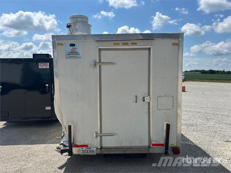 FUD 14 ft T/A Food Concession Trailer مقطورات أخرى