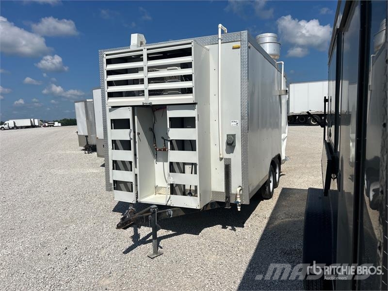 FUD 14 ft T/A Food Concession Trailer مقطورات أخرى