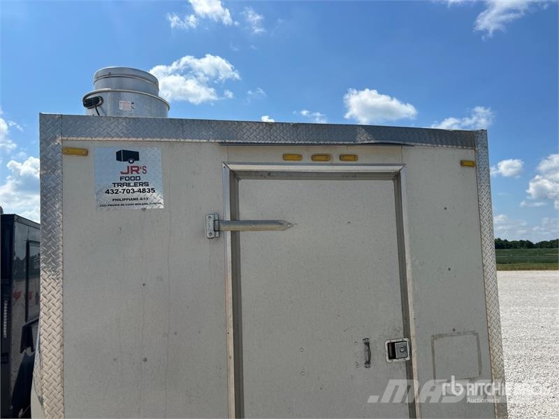 FUD 14 ft T/A Food Concession Trailer مقطورات أخرى