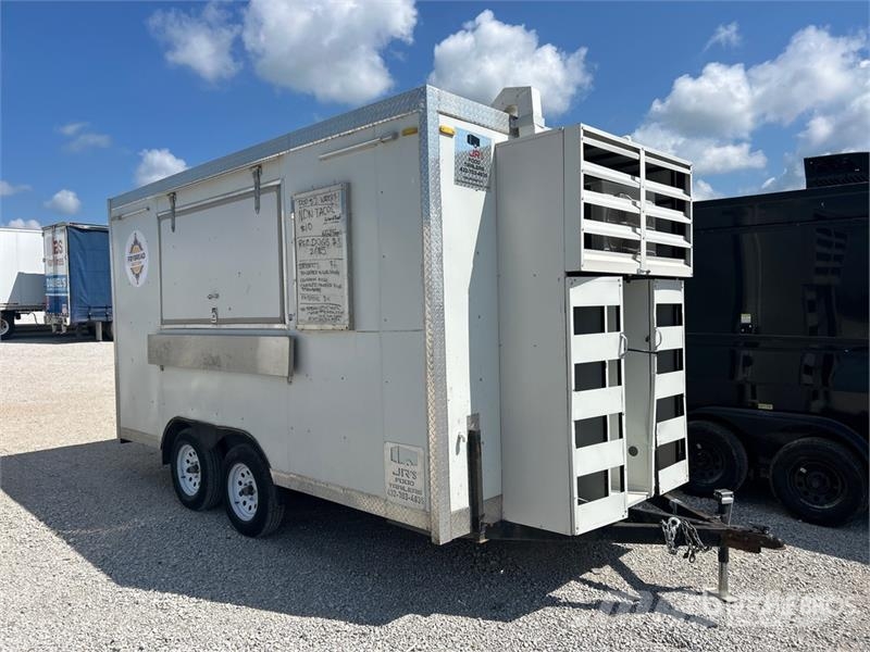 FUD 14 ft T/A Food Concession Trailer مقطورات أخرى