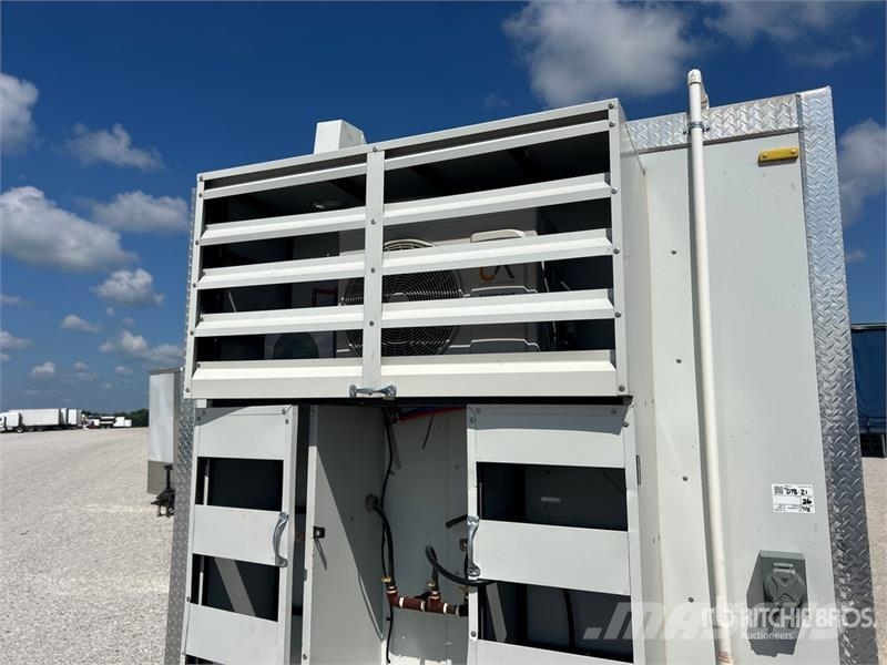 FUD 14 ft T/A Food Concession Trailer مقطورات أخرى