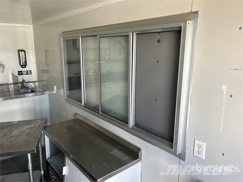 FUD 14 ft T/A Food Concession Trailer مقطورات أخرى