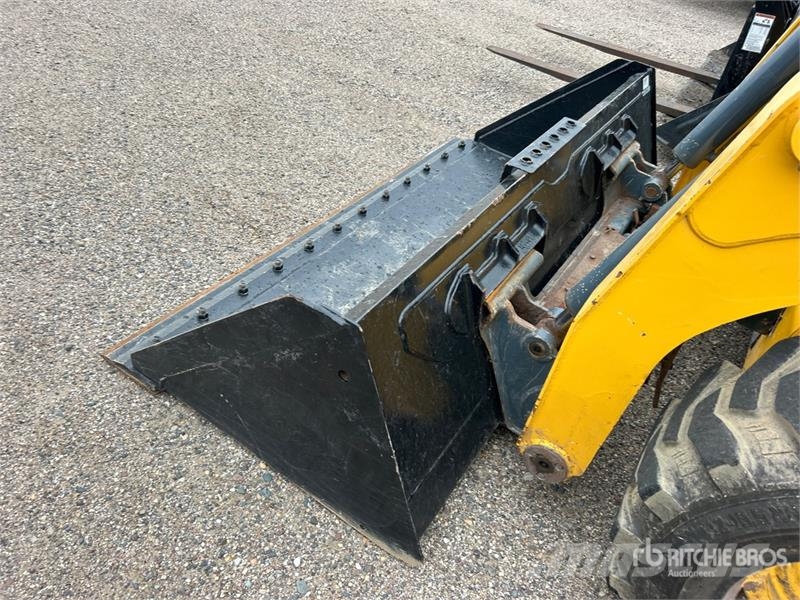 Gehl R220 Mini Pale Gommate