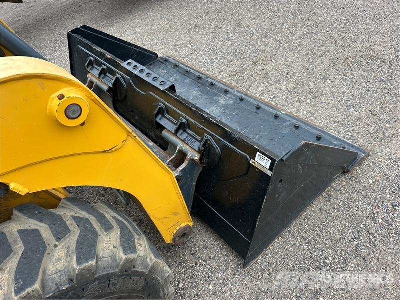 Gehl R220 Mini Pale Gommate
