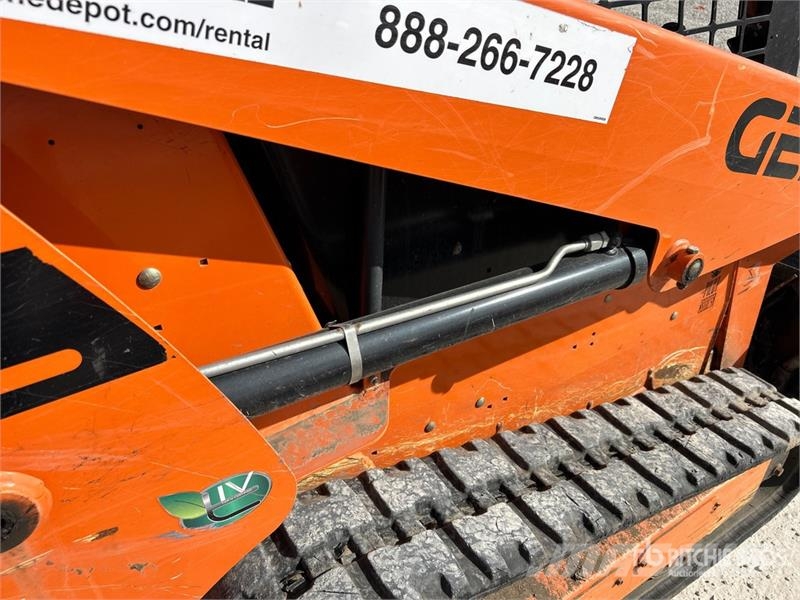 Gehl RT105 Two-Speed Compact Track Loader Skid steer loaders