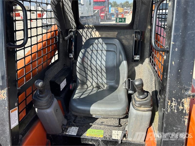 Gehl RT105 Two-Speed Compact Track Loader Skid steer loaders