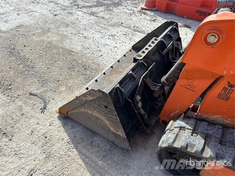 Gehl RT105 Two-Speed Compact Track Loader Skid steer loaders