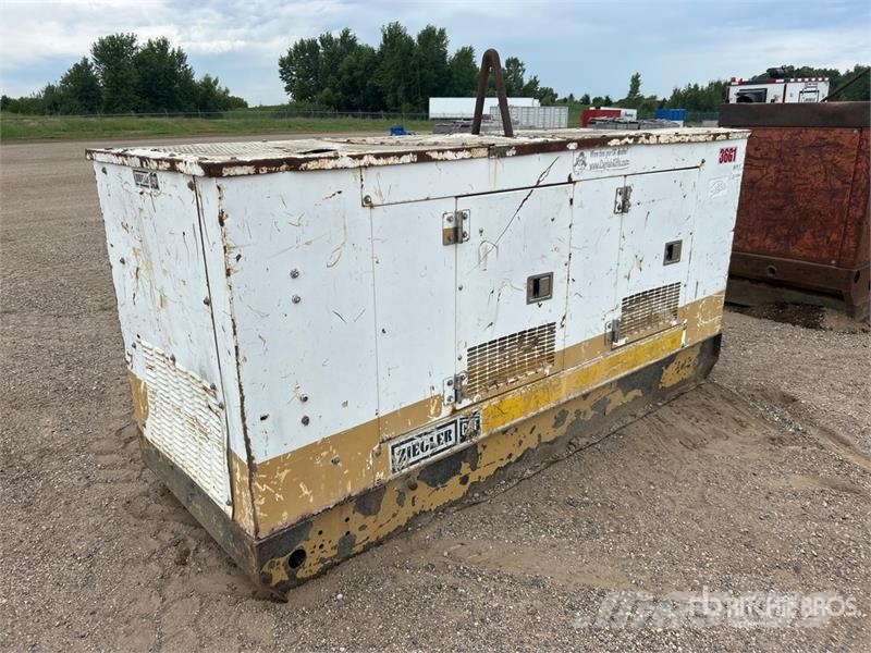 Generac 1742-S 36 kW Skid-Mounted Generator Set Naftové generátory