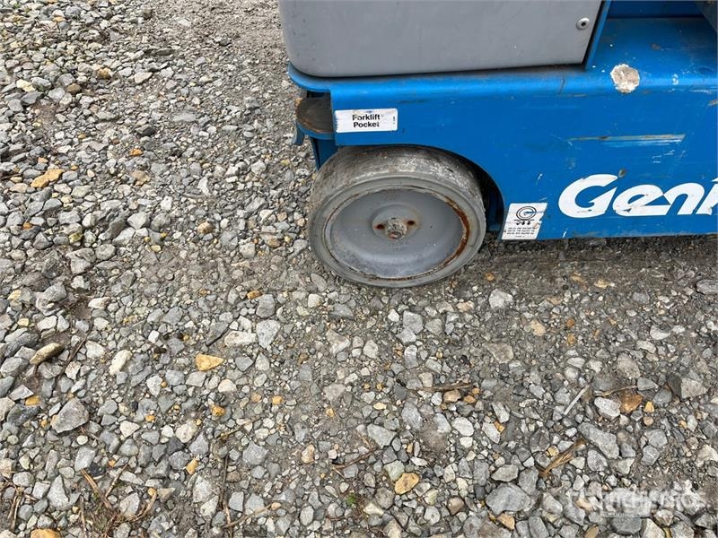 Genie GR-20 Vertical Mast Lift Used Personnel lifts and access elevators