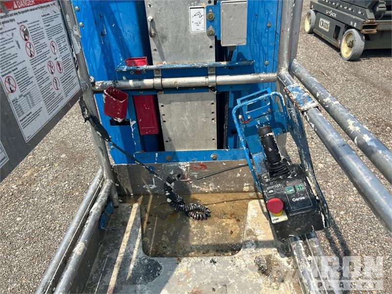 Genie GR-20 Vertical Mast Lift Vertikalna dvigala