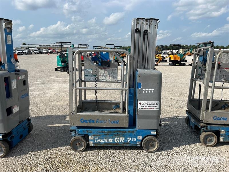 Genie GR-20 Vertical Mast Lift Vertikálne stĺpové výťahy
