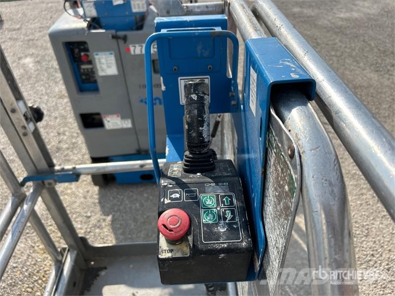 Genie GR-20 Vertical Mast Lift Vertikálne stĺpové výťahy