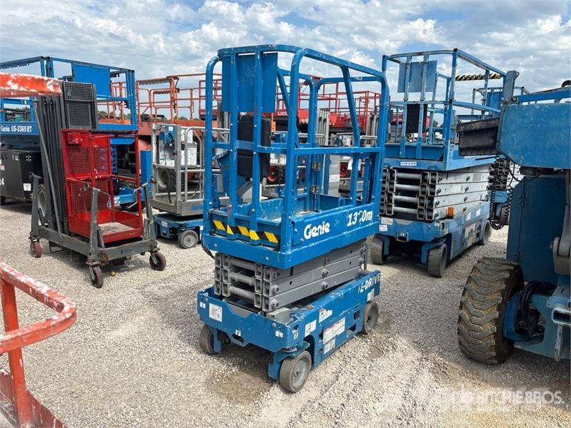 Genie GS-1330 Electric Scissor Lift Scissor lifts