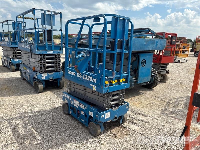 Genie GS-1330m Electric Scissor Lift 剪式升降機
