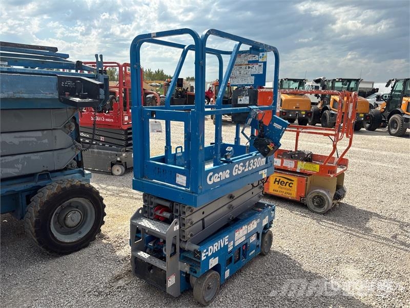 Genie GS-1330m Electric Scissor Lift 剪式升降機