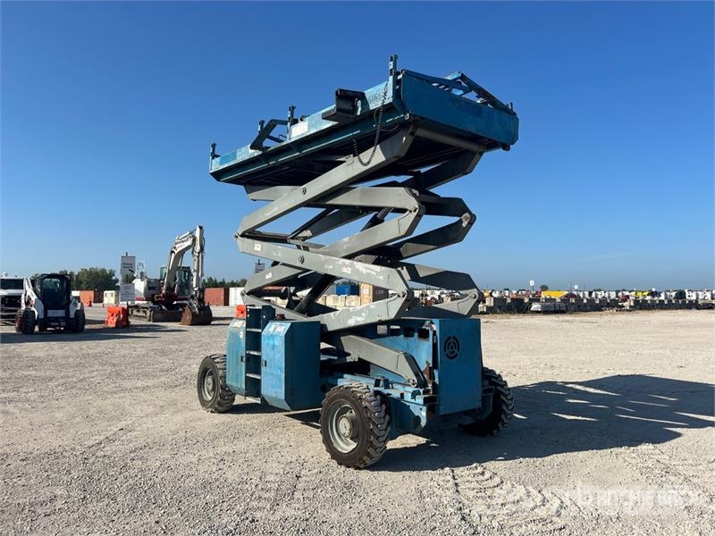Genie GS-3384 4x4 Diesel Scissor Lift Käärtõstukid
