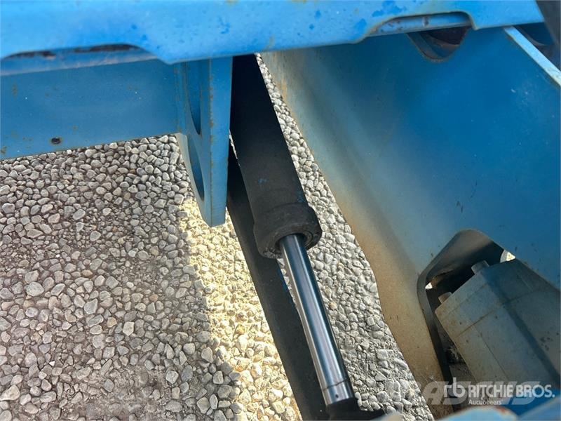 Genie GS-5390 4x4 Gasoline Scissor Lift シザースリフト
