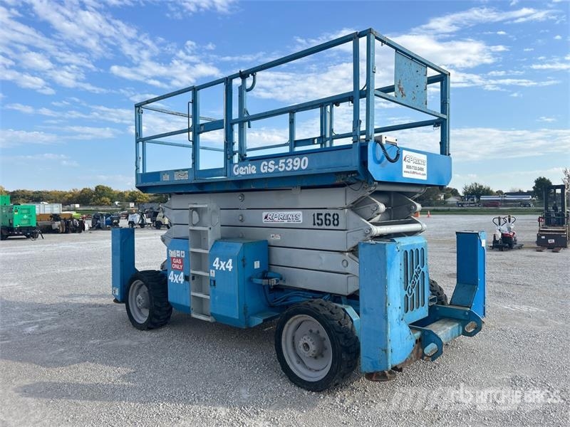Genie GS-5390 4x4 Gasoline Scissor Lift シザースリフト