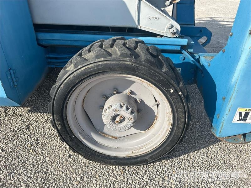 Genie GS-5390 4x4 Gasoline Scissor Lift シザースリフト