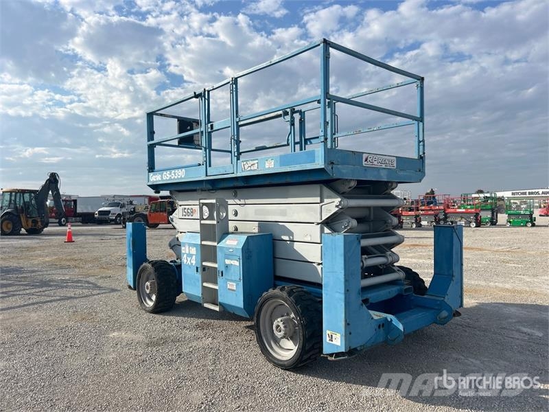 Genie GS5390RT 4x4 Gasoline Scissor Lift Scissor lifts