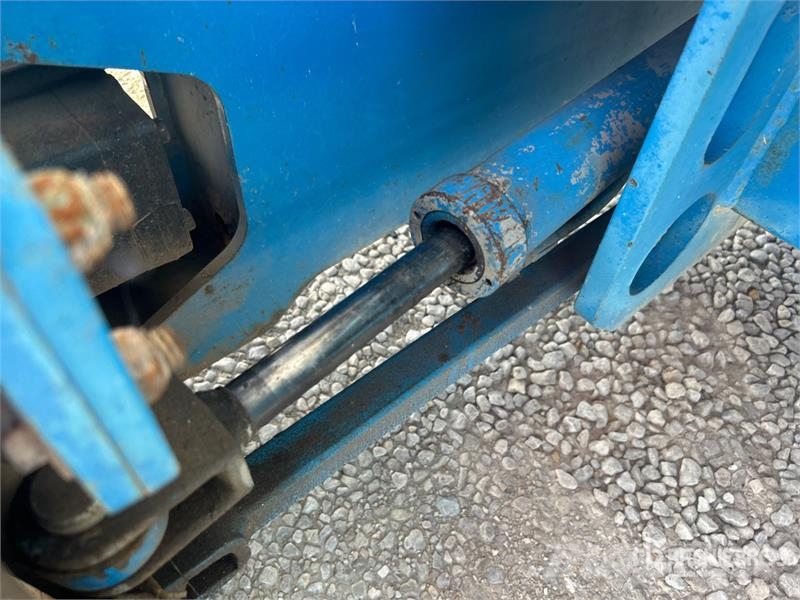 Genie GS5390RT 4x4 Gasoline Scissor Lift Scissor lifts