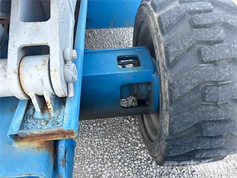 Genie GS5390RT 4x4 Gasoline Scissor Lift Scissor lifts