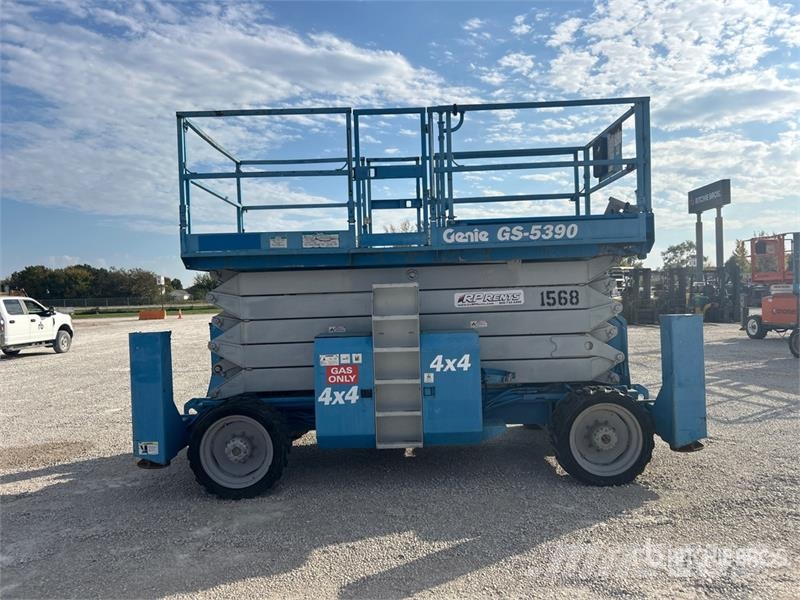 Genie GS5390RT 4x4 Gasoline Scissor Lift Scissor lifts