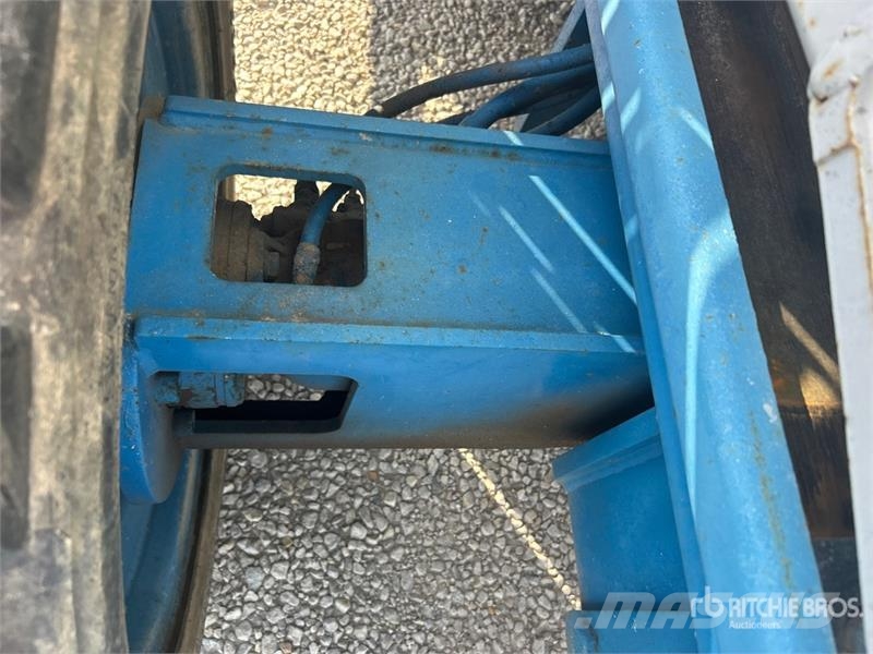 Genie GS5390RT 4x4 Gasoline Scissor Lift Scissor lifts